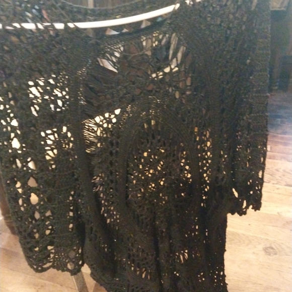 Is black crochet top unbranded - Picture 2 of 2